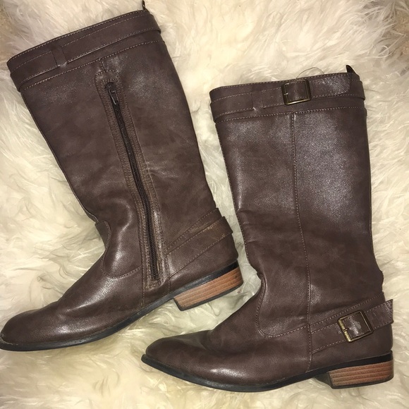 Women’s brown boots. - Picture 2 of 4